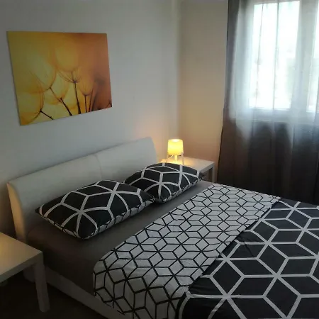 Niki 아파트 풀라