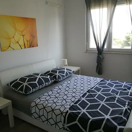 Niki Apartment *