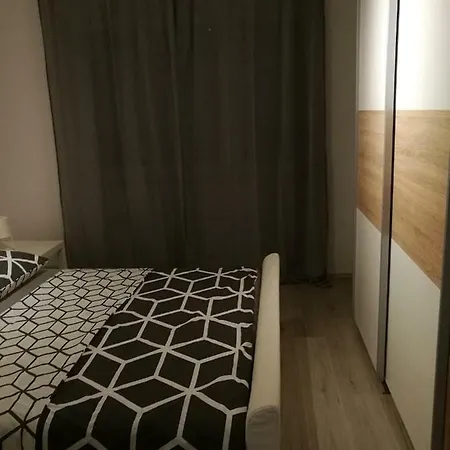 Niki 아파트 풀라